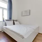 Jt\'S Apartments Benatska Str.